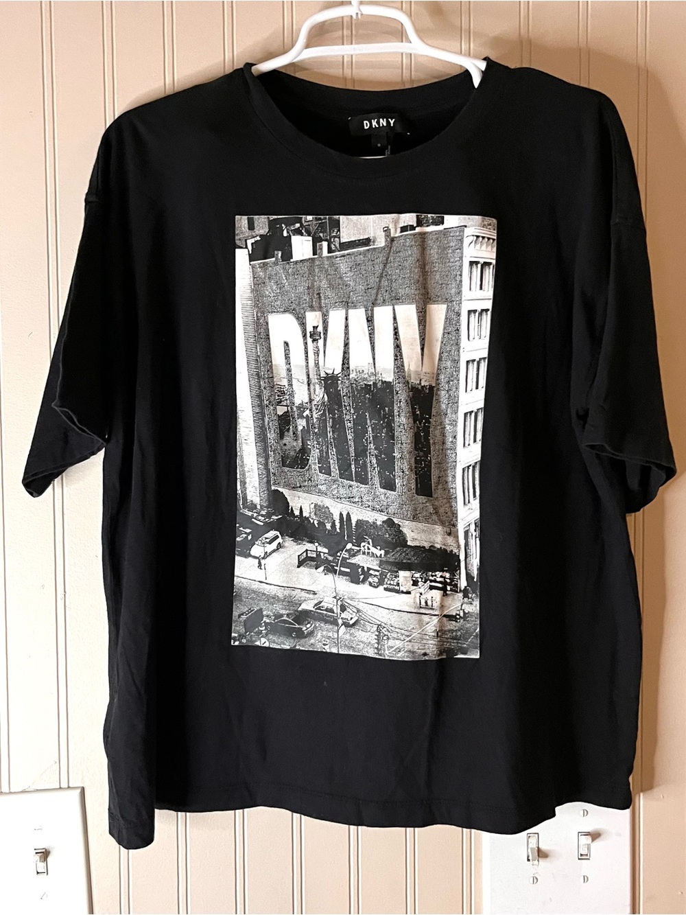 DKNY Black Graphic New York street Scape T shirt Size Medium